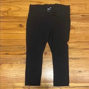 GapFit 3/4 Length Black Maternity Leggings